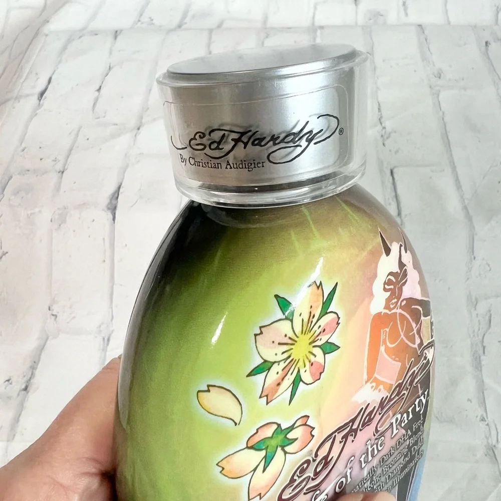 Ed Hardy Life of the Party Diamond Dust Silicone Bronzer Tanning Lotion